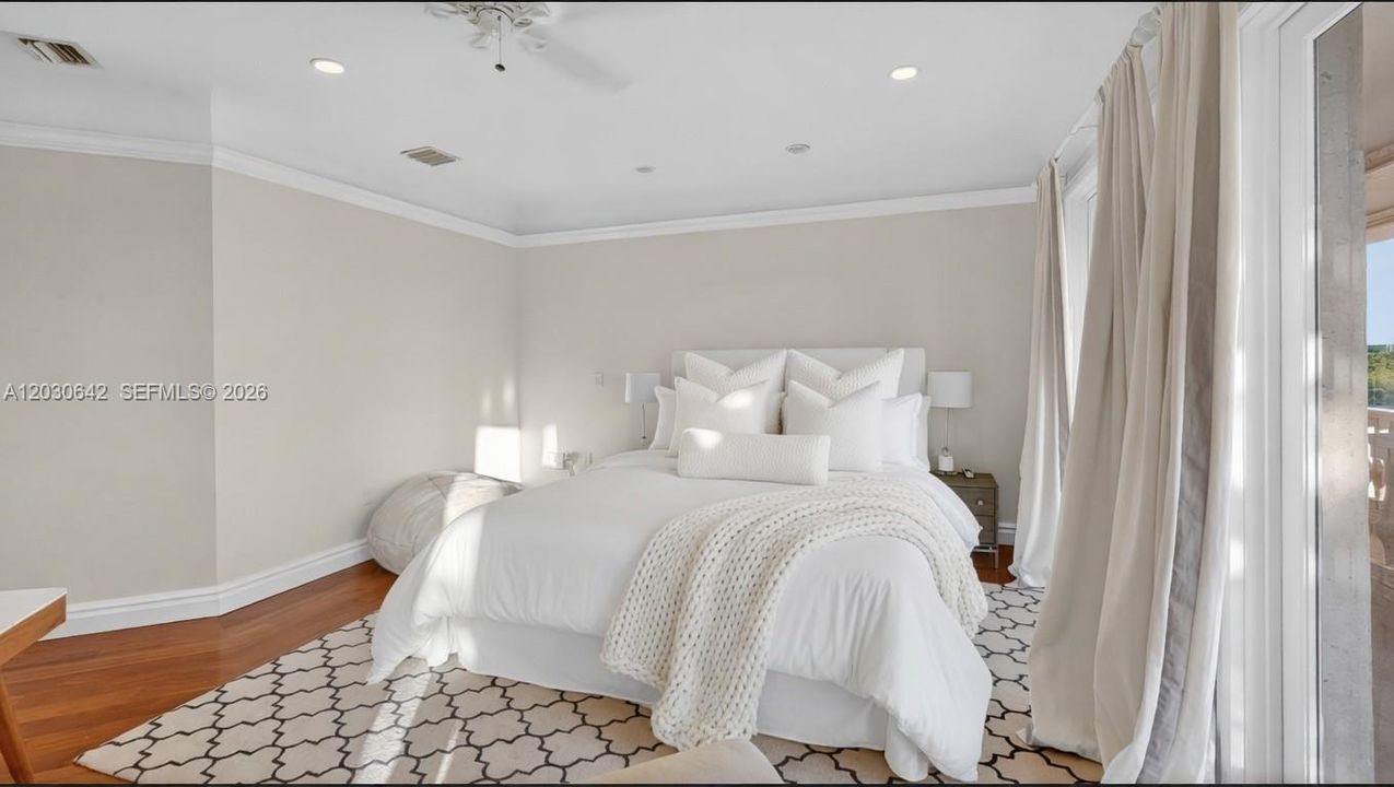 For Rent: $150,000 (9 beds, 8 baths, 10964 Square Feet)