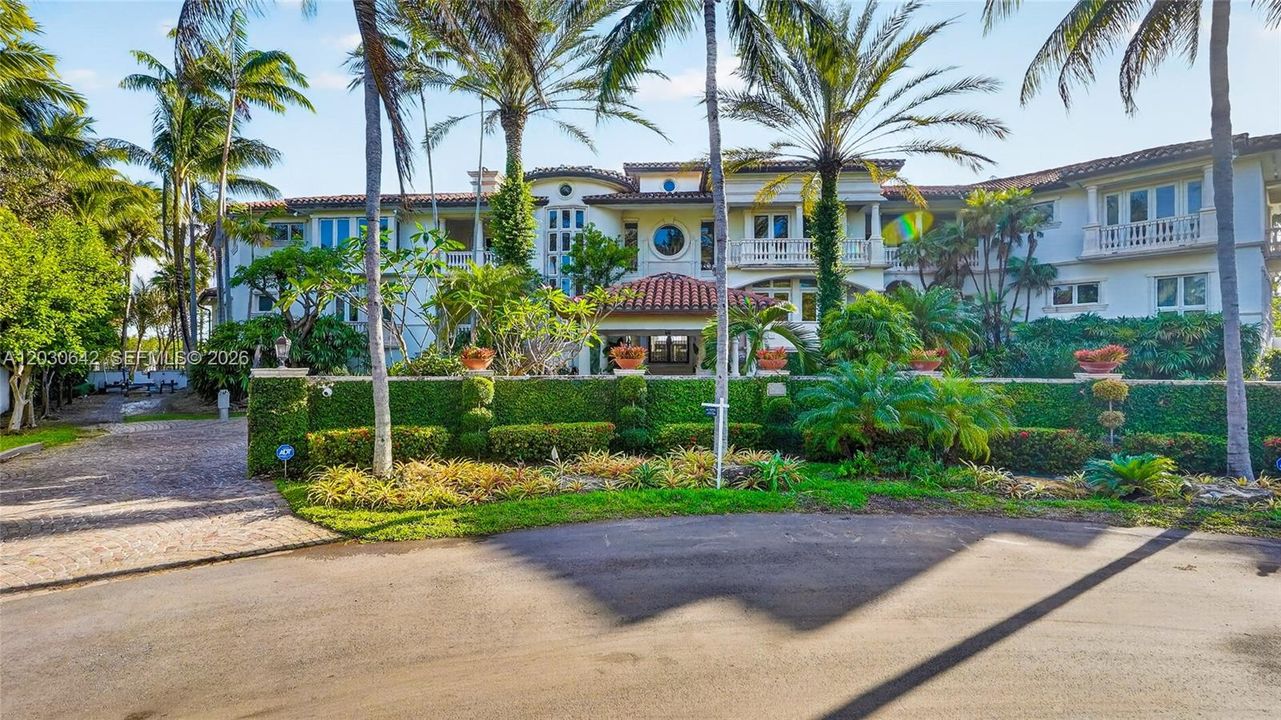 For Rent: $150,000 (9 beds, 8 baths, 10964 Square Feet)