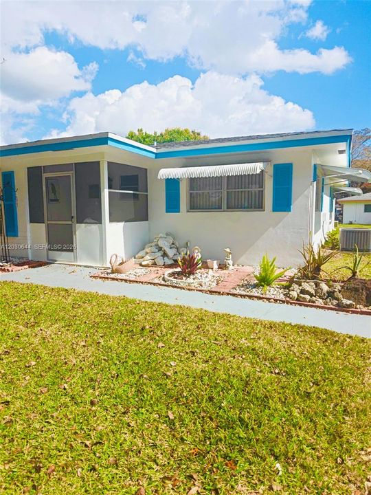 For Sale: $175,000 (2 beds, 1 baths, 1065 Square Feet)