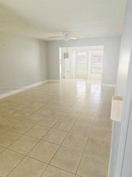 For Sale: $175,000 (2 beds, 1 baths, 1065 Square Feet)