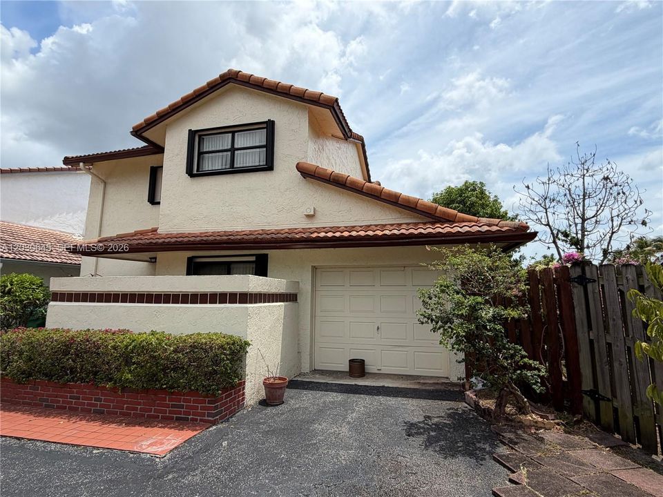 For Sale: $530,000 (3 beds, 2 baths, 1712 Square Feet)