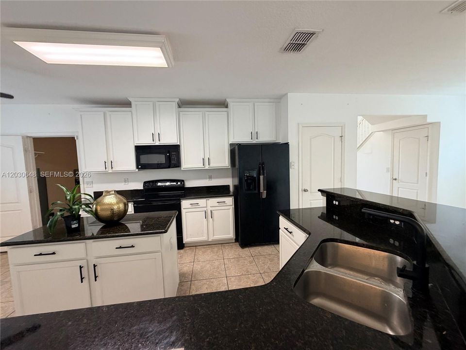 Active With Contract: $2,450 (4 beds, 2 baths, 0 Square Feet)