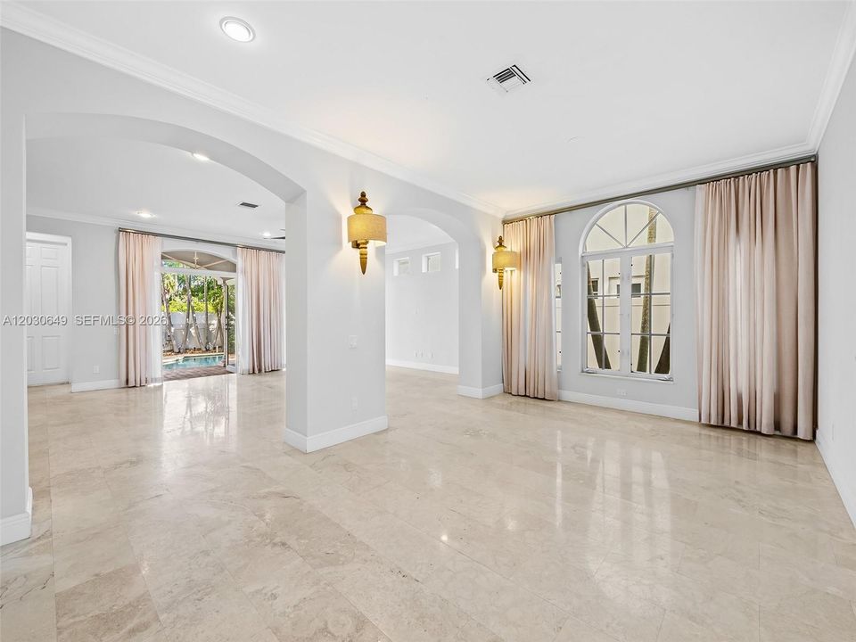 На продажу: $2,999,000 (4 спален, 5 ванн, 3937 Квадратных фут)
