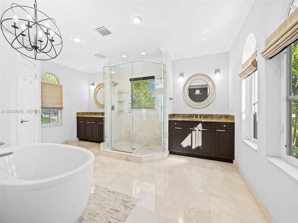 На продажу: $2,999,000 (4 спален, 5 ванн, 3937 Квадратных фут)