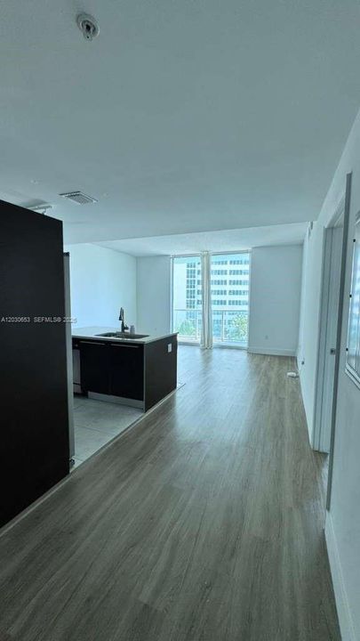 For Rent: $2,800 (1 beds, 1 baths, 780 Square Feet)
