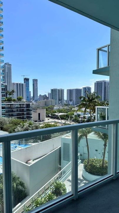 For Rent: $2,800 (1 beds, 1 baths, 780 Square Feet)