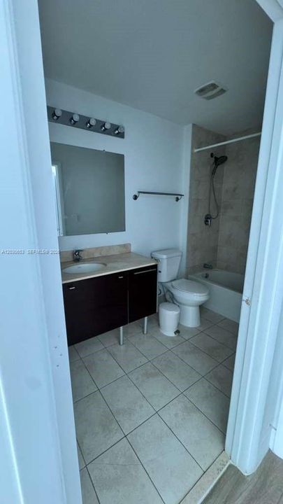 For Rent: $2,800 (1 beds, 1 baths, 780 Square Feet)