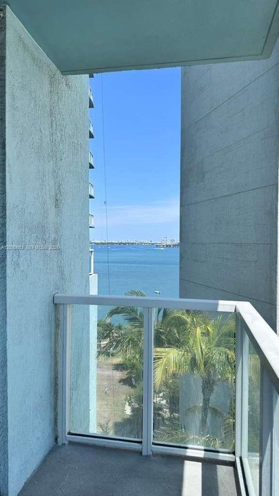 For Rent: $2,800 (1 beds, 1 baths, 780 Square Feet)