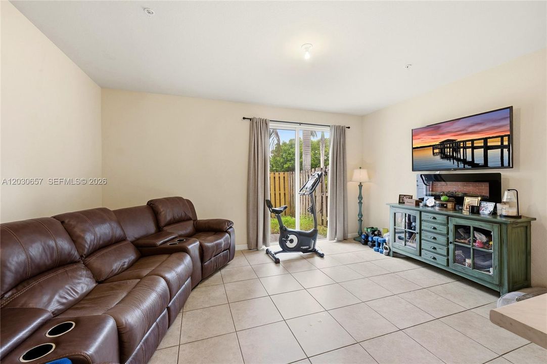 For Sale: $239,990 (3 beds, 2 baths, 1325 Square Feet)