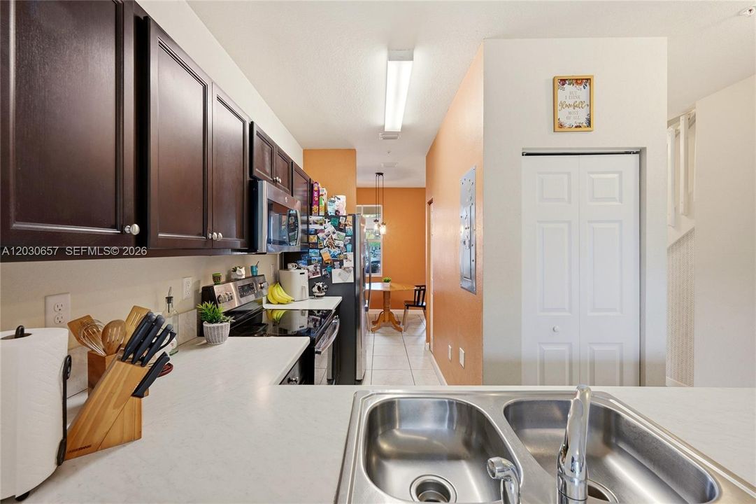 For Sale: $239,990 (3 beds, 2 baths, 1325 Square Feet)