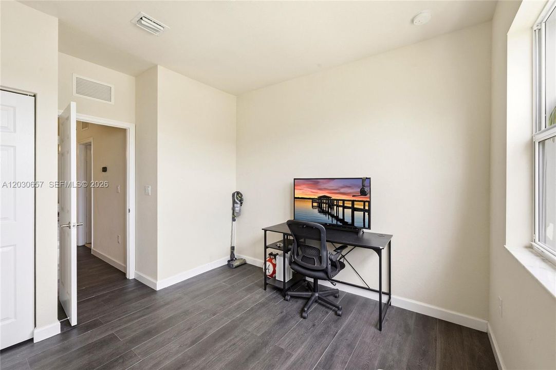 For Sale: $239,990 (3 beds, 2 baths, 1325 Square Feet)