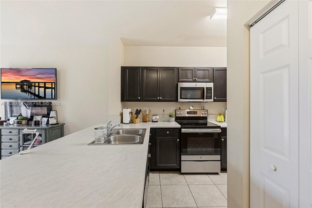 For Sale: $239,990 (3 beds, 2 baths, 1325 Square Feet)