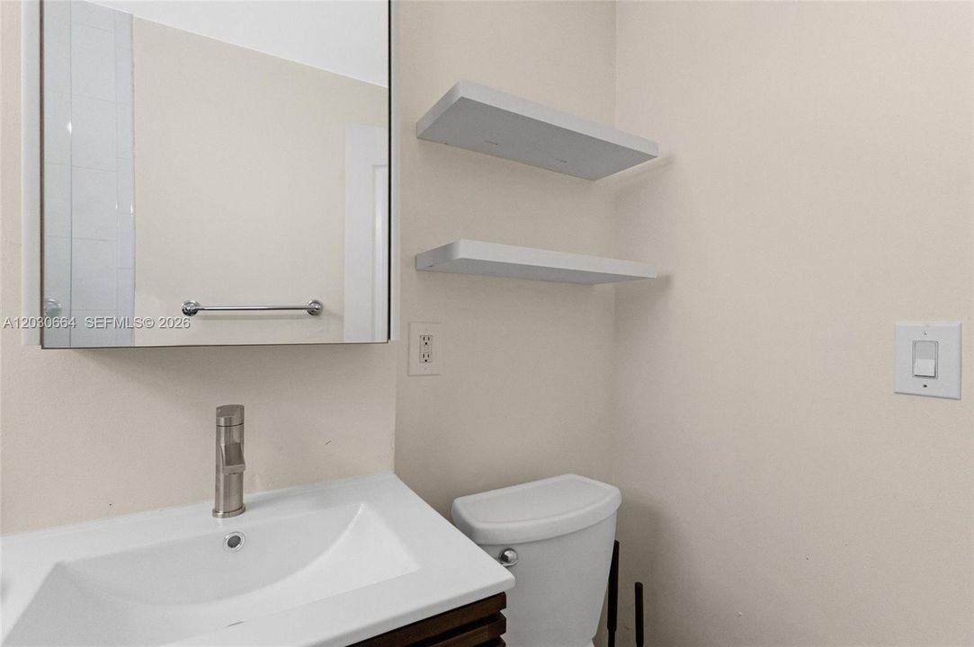 For Rent: $2,650 (2 beds, 1 baths, 740 Square Feet)