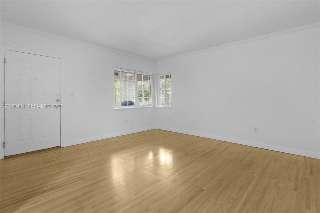 For Rent: $2,650 (2 beds, 1 baths, 740 Square Feet)