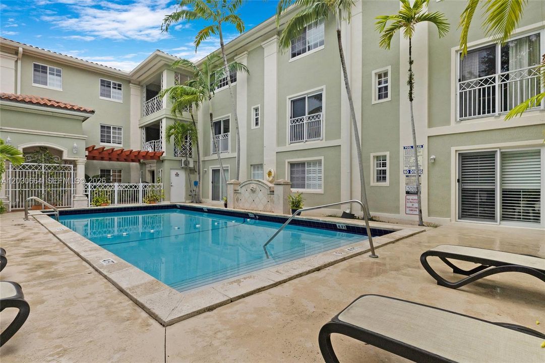 For Rent: $2,650 (2 beds, 1 baths, 740 Square Feet)