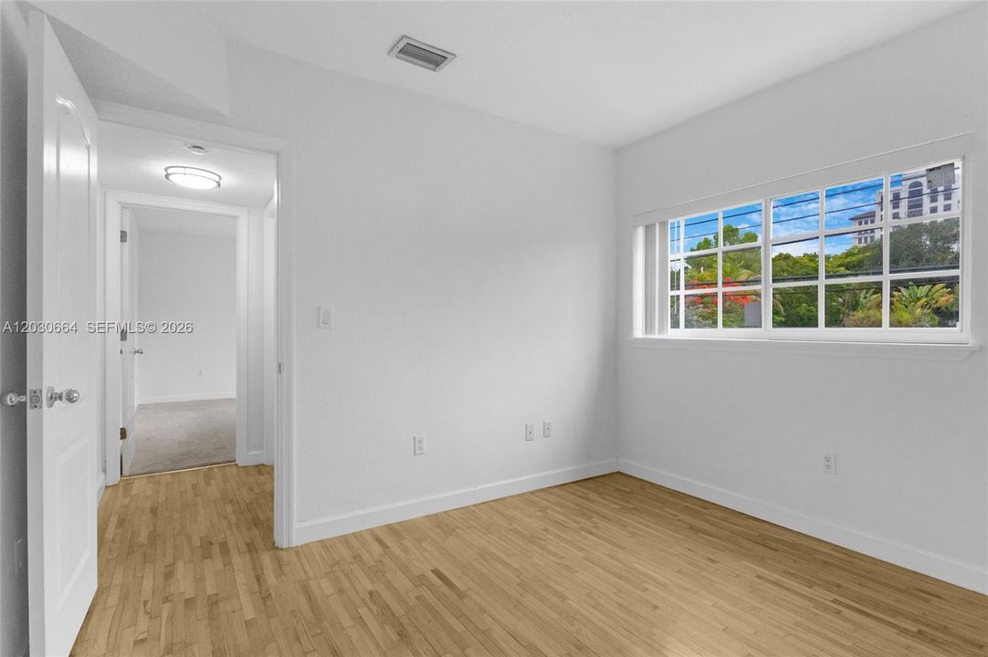 For Rent: $2,650 (2 beds, 1 baths, 740 Square Feet)