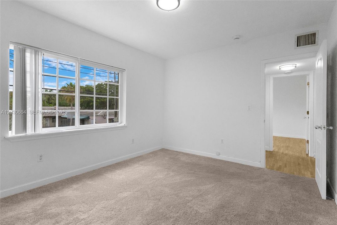 For Rent: $2,650 (2 beds, 1 baths, 740 Square Feet)