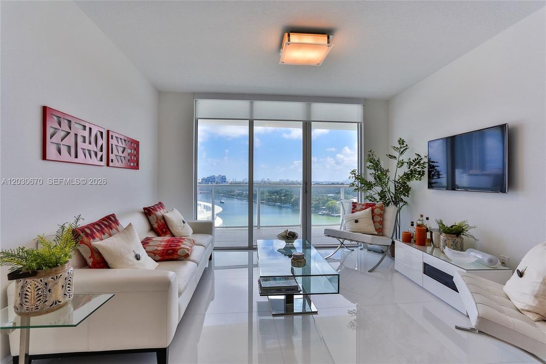 For Rent: $4,500 (2 beds, 2 baths, 952 Square Feet)