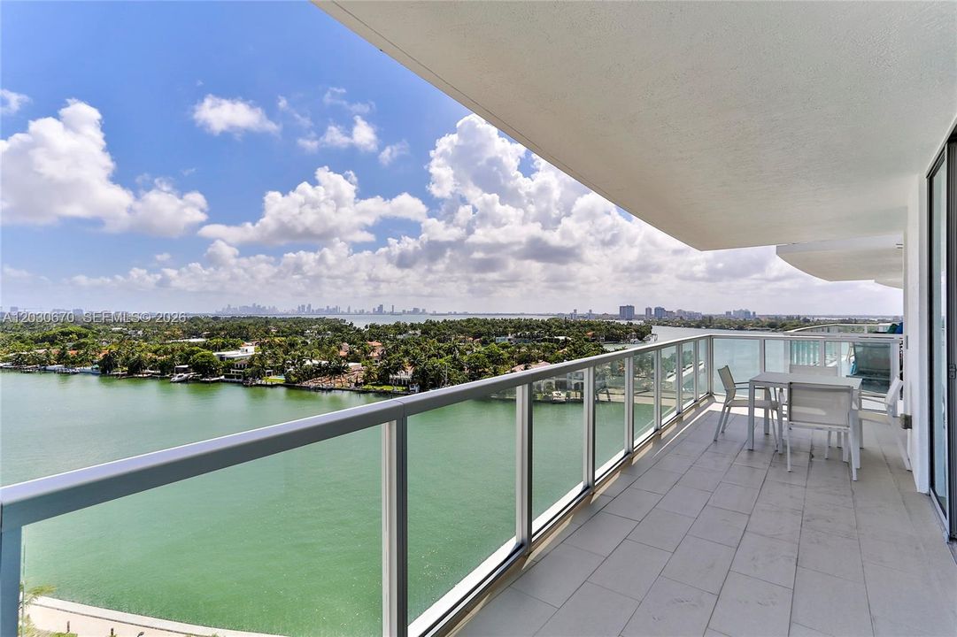 For Rent: $4,500 (2 beds, 2 baths, 952 Square Feet)