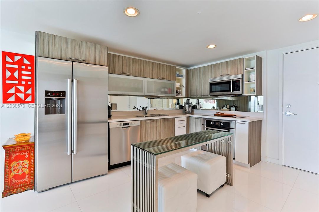 For Rent: $4,500 (2 beds, 2 baths, 952 Square Feet)