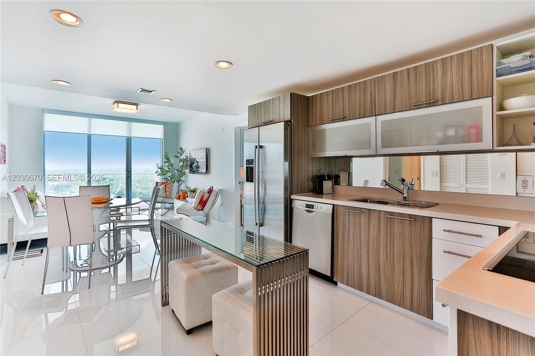 For Rent: $4,500 (2 beds, 2 baths, 952 Square Feet)