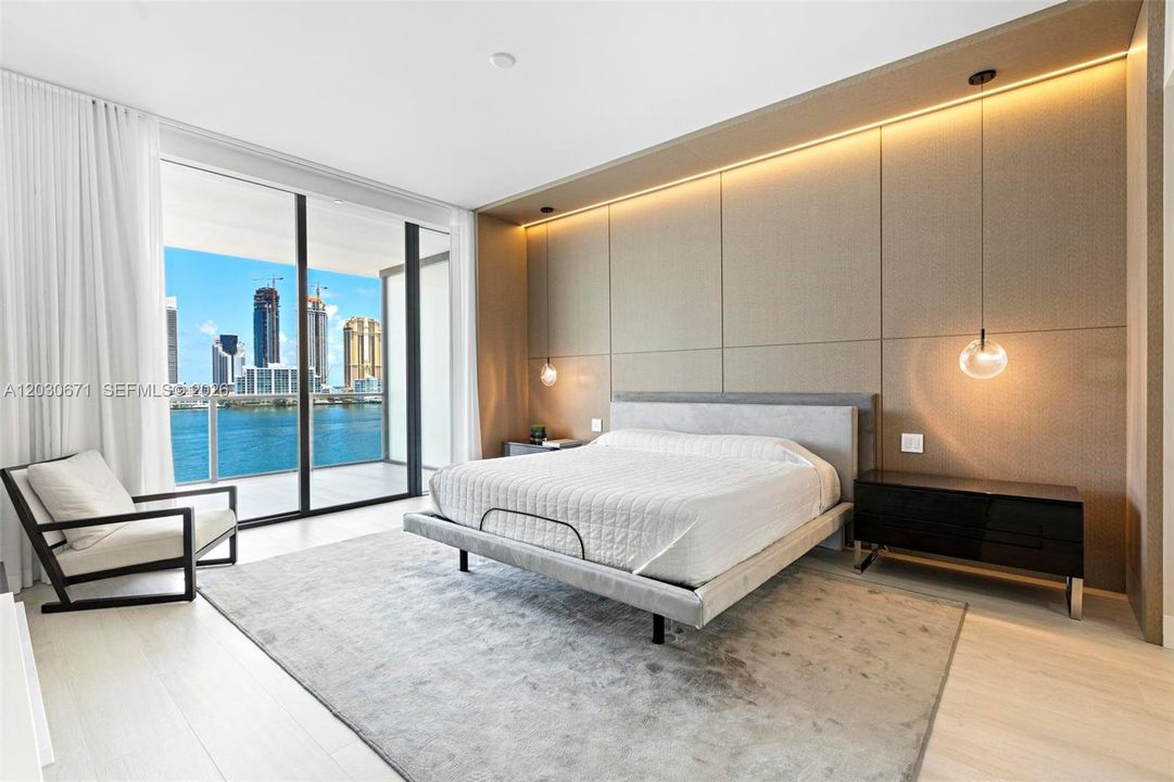 For Sale: $3,780,000 (3 beds, 4 baths, 2626 Square Feet)
