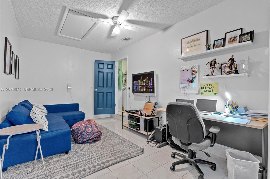 En Venta: $665,000 (3 camas, 3 baños, 1593 Pies cuadrados)