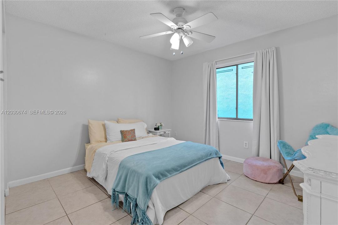 En Venta: $665,000 (3 camas, 3 baños, 1593 Pies cuadrados)