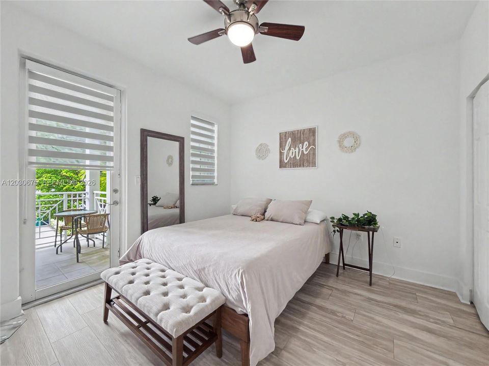 En Venta: $695,000 (3 camas, 2 baños, 2062 Pies cuadrados)