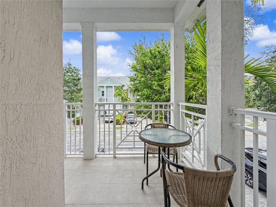 En Venta: $695,000 (3 camas, 2 baños, 2062 Pies cuadrados)