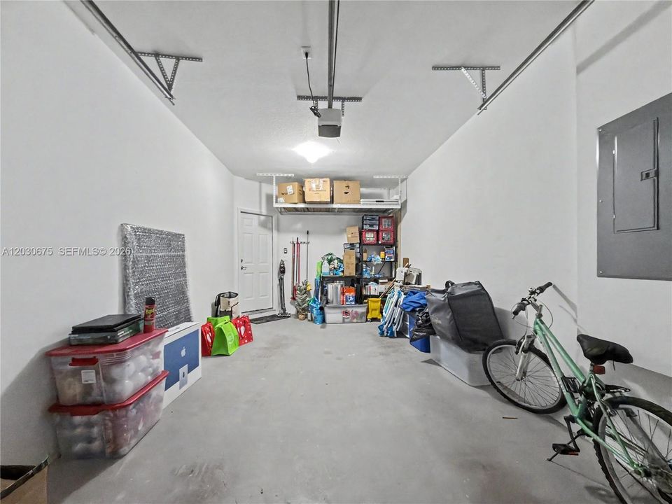 En Venta: $695,000 (3 camas, 2 baños, 2062 Pies cuadrados)