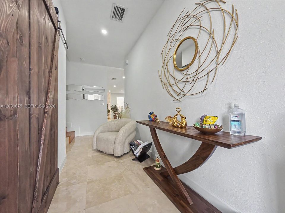En Venta: $695,000 (3 camas, 2 baños, 2062 Pies cuadrados)