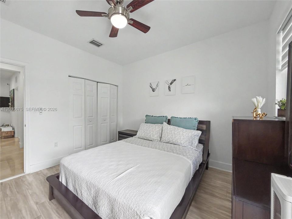 En Venta: $695,000 (3 camas, 2 baños, 2062 Pies cuadrados)