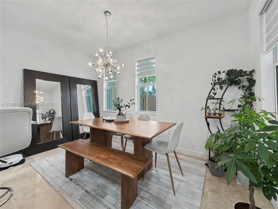 En Venta: $695,000 (3 camas, 2 baños, 2062 Pies cuadrados)