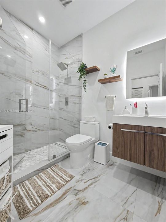 En Venta: $695,000 (3 camas, 2 baños, 2062 Pies cuadrados)