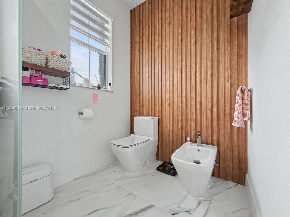 En Venta: $695,000 (3 camas, 2 baños, 2062 Pies cuadrados)