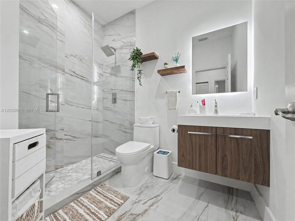 En Venta: $695,000 (3 camas, 2 baños, 2062 Pies cuadrados)