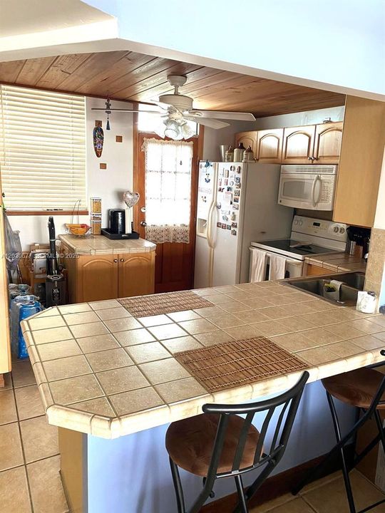 En Venta: $349,000 (2 camas, 2 baños, 1110 Pies cuadrados)