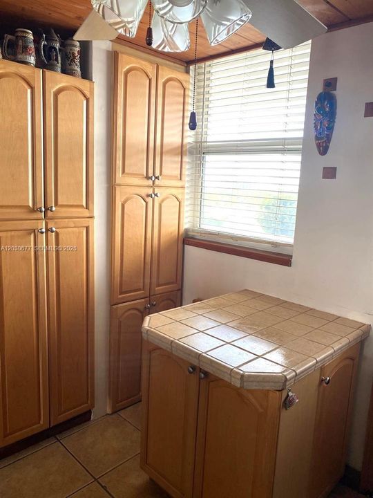 En Venta: $349,000 (2 camas, 2 baños, 1110 Pies cuadrados)