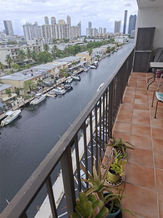 En Venta: $349,000 (2 camas, 2 baños, 1110 Pies cuadrados)
