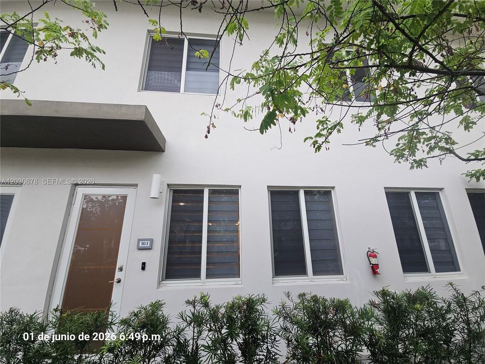 For Sale: $497,000 (3 beds, 2 baths, 1322 Square Feet)