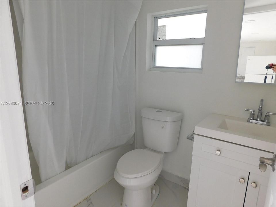 For Rent: $2,300 (2 beds, 1 baths, 650 Square Feet)