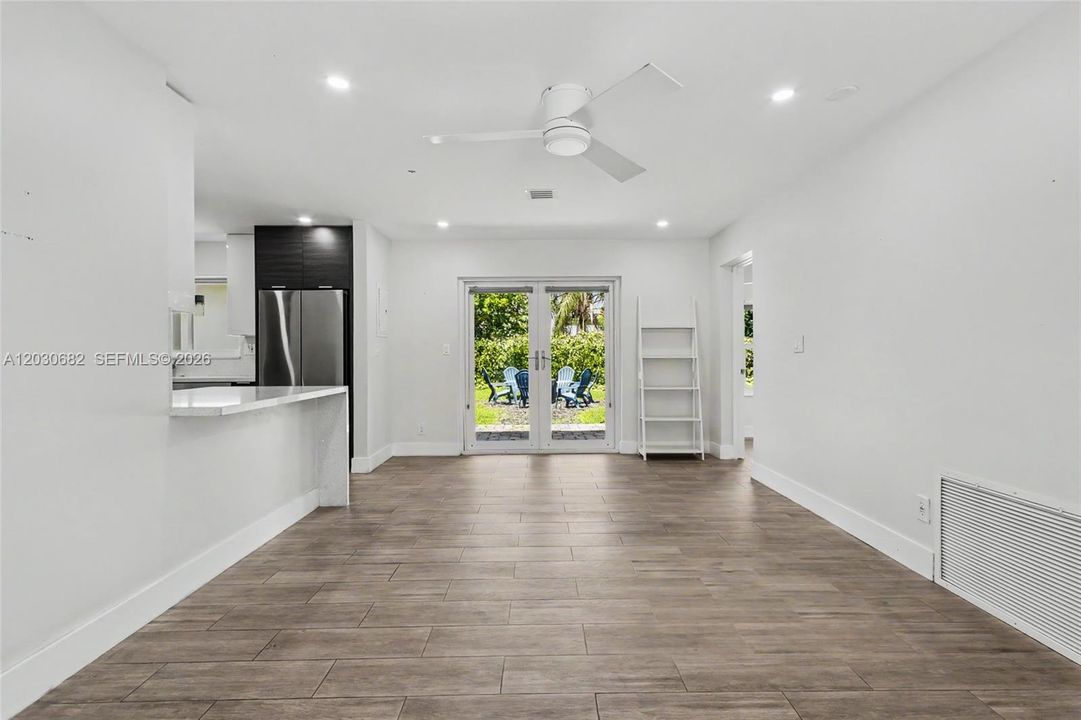 For Rent: $3,600 (3 beds, 2 baths, 1330 Square Feet)