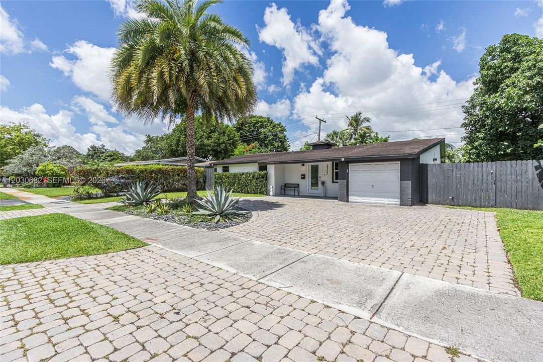 For Rent: $3,600 (3 beds, 2 baths, 1330 Square Feet)