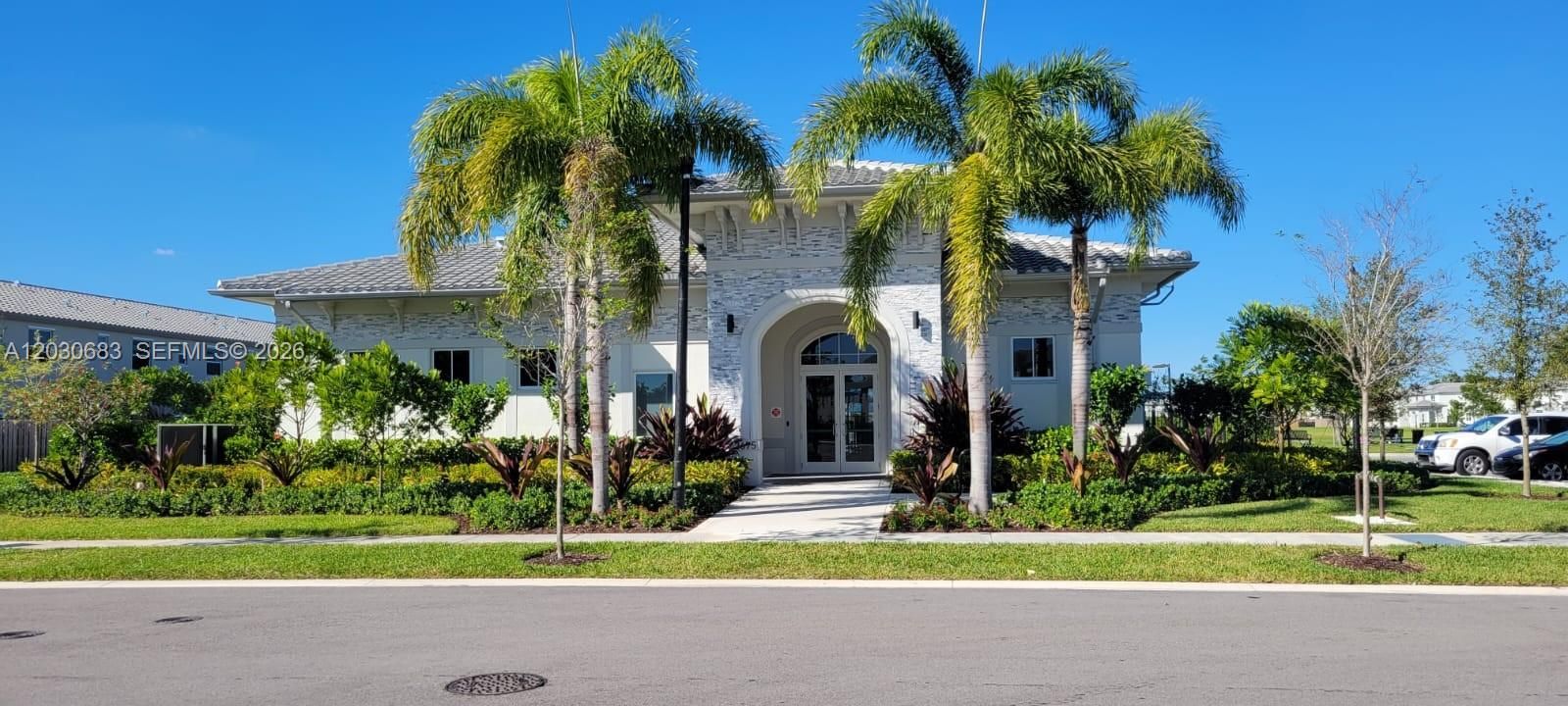 For Rent: $2,800 (3 beds, 2 baths, 1827 Square Feet)