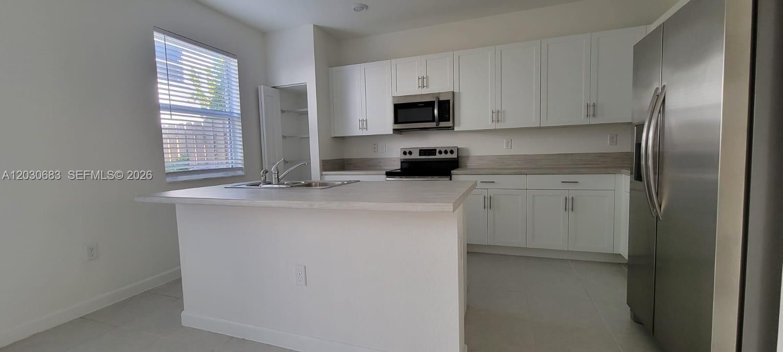 For Rent: $2,800 (3 beds, 2 baths, 1827 Square Feet)