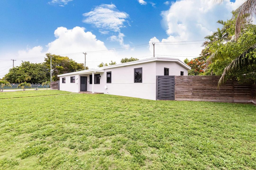 For Sale: $750,000 (4 beds, 2 baths, 1558 Square Feet)