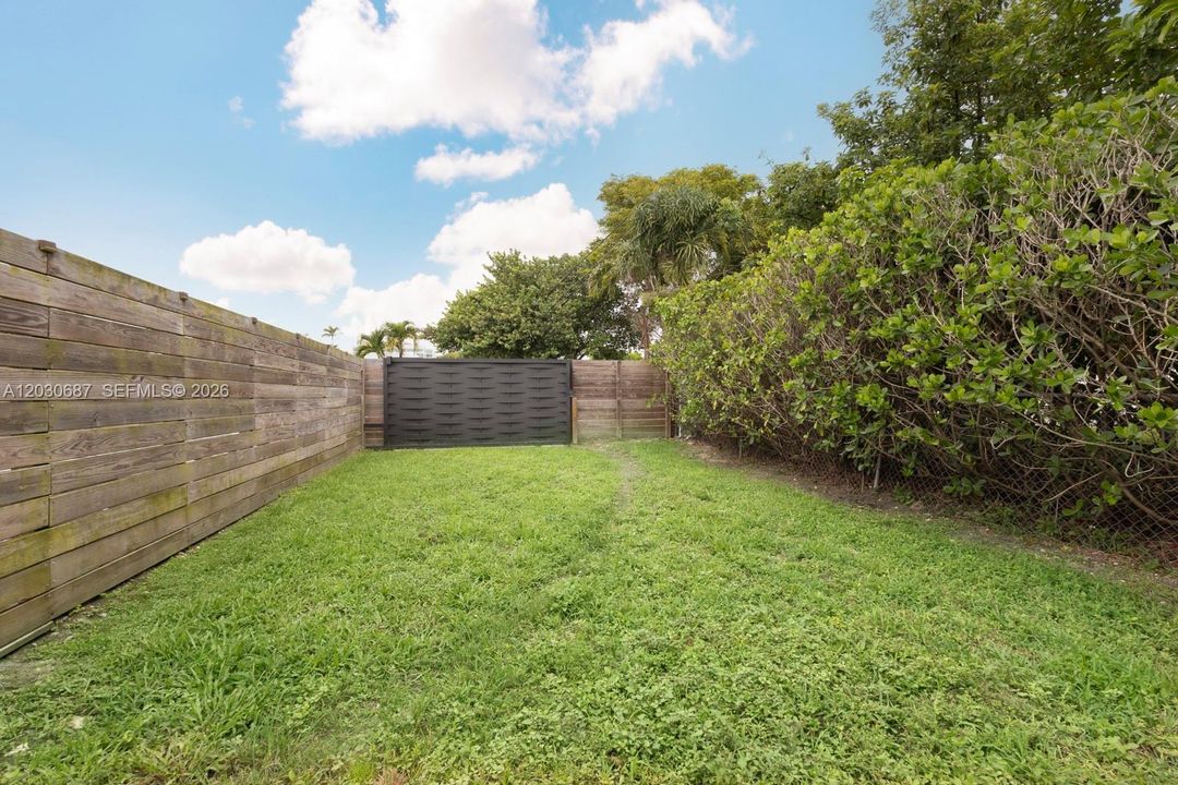 For Sale: $750,000 (4 beds, 2 baths, 1558 Square Feet)