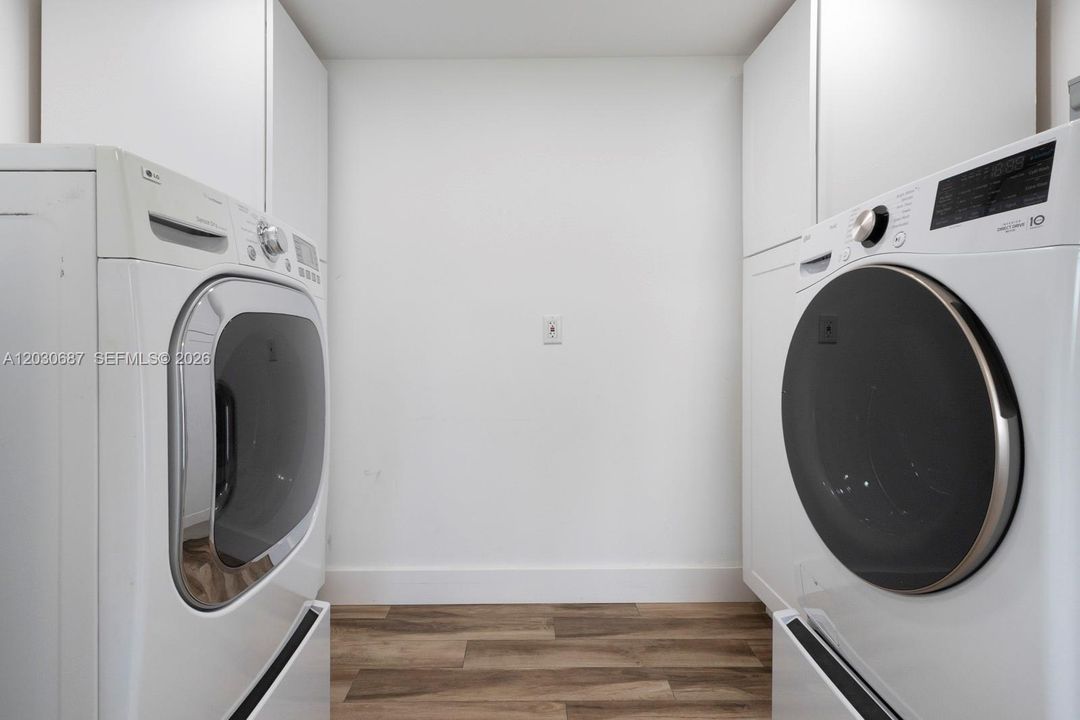 For Sale: $750,000 (4 beds, 2 baths, 1558 Square Feet)