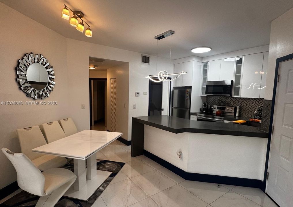В аренду: $2,300 (2 спален, 1 ванн, 957 Квадратных фут)